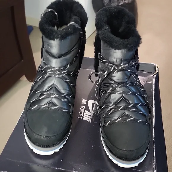 UGG Cayden Waterproof Quilted. Slip On Winter Boots/Black/Size 11 - Picture 3 of 7